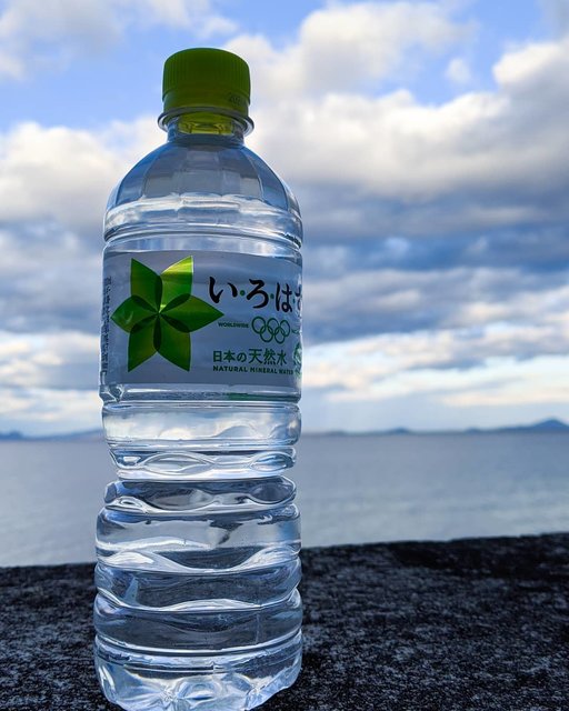 Ryota Kise’s Instagram photo: “#いろはす  #いろはすぐらむ  #いろはす天然水  #天然水  #海 #晴れ  #ペットボトル” (125476)