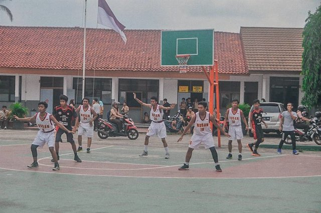 SMK Nusantara Basketball on Instagram: “Defense yang satu ini sering disebut defense zone, dengan posisi 2-3  #IniDefenseKita  #Defense #ZoneDefense #BersamaBenderaMerahPutih…” (127115)