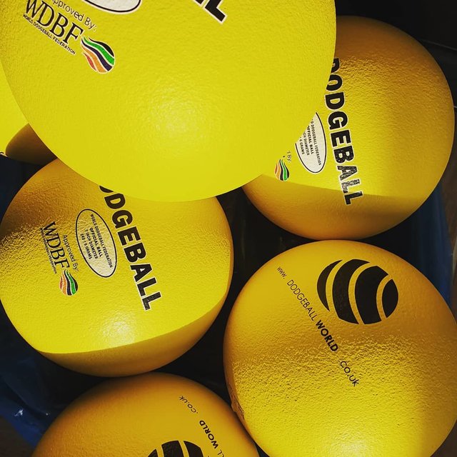 Beauvaisis Dodgeball Club’s Instagram post: “Coach: "Vivement 2020" À la rentrée on essaye la mousse 🤔👩‍🏫👩‍🏫🟡🟡🟡🟡🟡🟡🤾‍♂️💥🦴🤾‍♂️🤾‍♀️👃💢🤾‍♀️🤷‍♂️🍻#foamdodgeball #dodgeball #wdbf #changement” (127655)