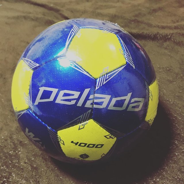 yybf_91.58 on Instagram: “#新しい#サッカーボール#嬉しい#サッカーしたい#暇” (128225)
