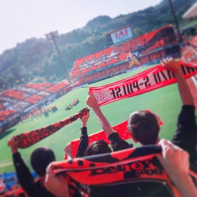 マヒロ on Instagram: “雰囲気最高なんよ#スポーツ #観戦” (130102)