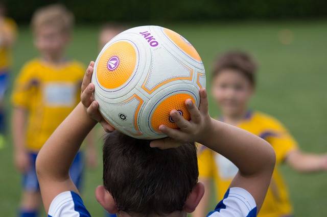 Free photo: Football, Bambini, Throw In, Ball - Free Image on Pixabay - 2911183 (21418)
